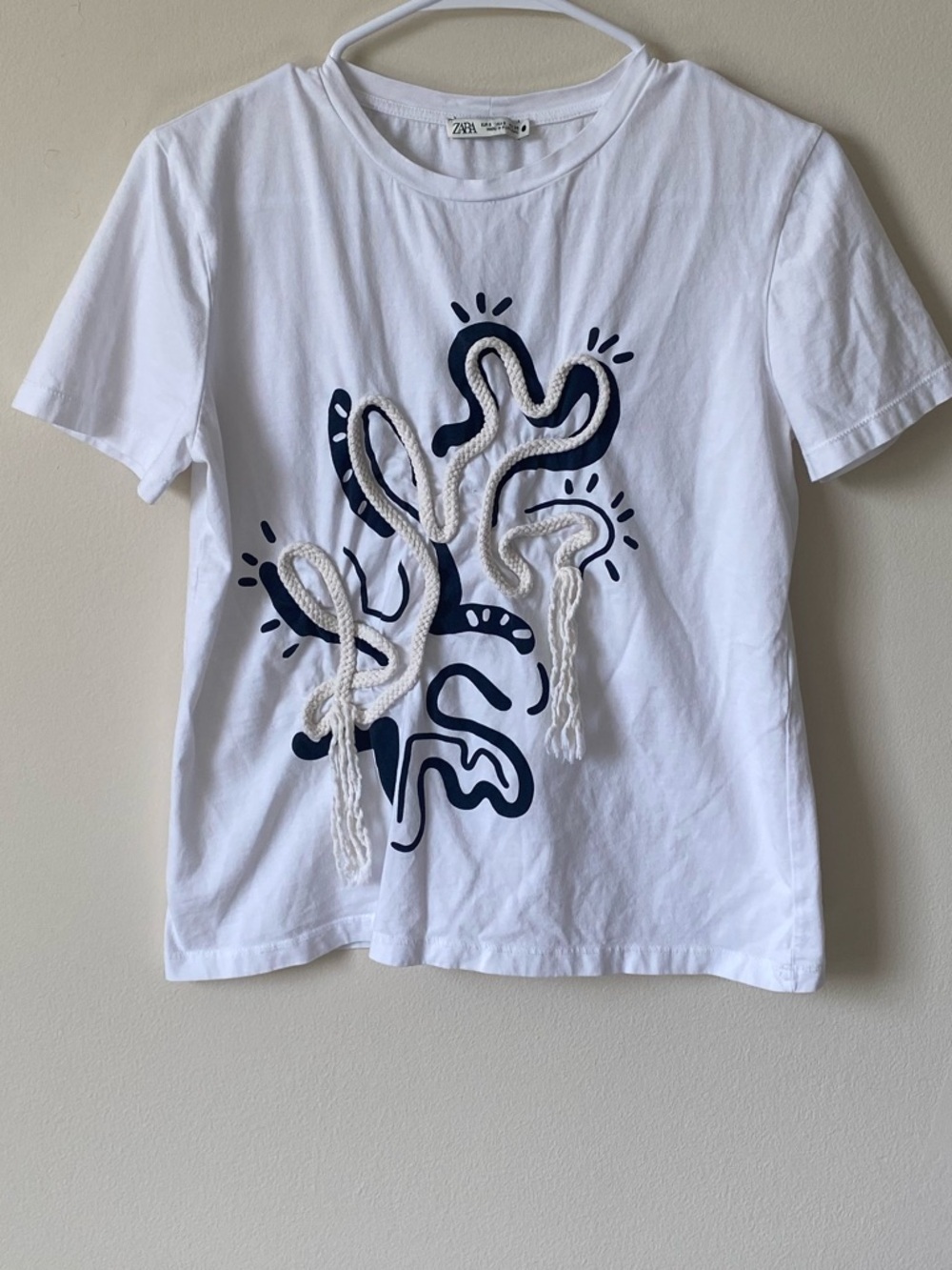 Zara Cotton Tee with Abstract Rope Design - Picture 6 of 8